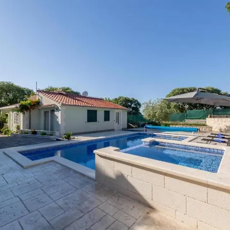 Idyllic Escape Maretici With Pool And Private Garden Villa Drnis