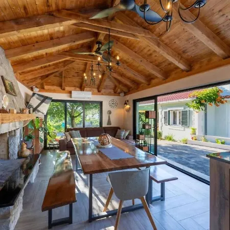 Idyllic Escape Maretici With Pool And Private Garden *