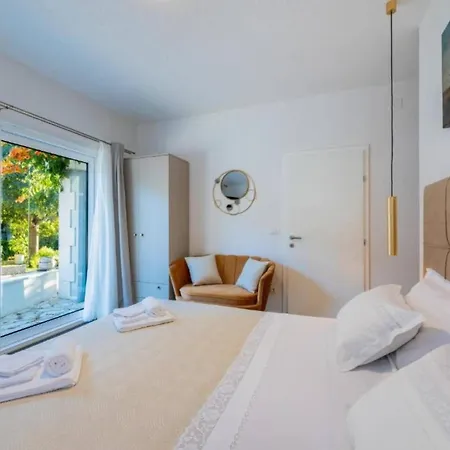 Idyllic Escape Maretici With Pool And Private Garden Drnis