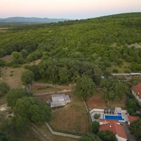 Idyllic Escape Maretici With Pool And Private Garden * Drnis