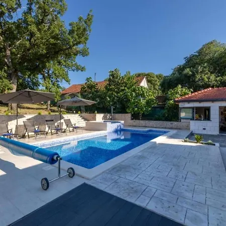 Idyllic Escape Maretici With Pool And Private Garden * Drnis