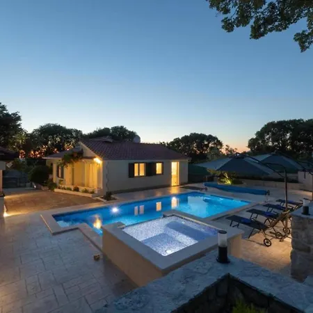 Villa Idyllic Escape Maretici With Pool And Private Garden
