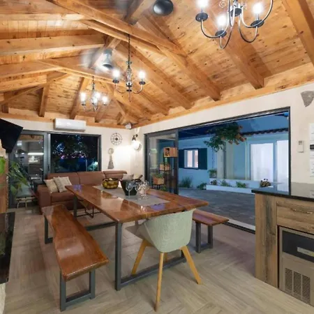 Idyllic Escape Maretici With Pool And Private Garden Villa *
