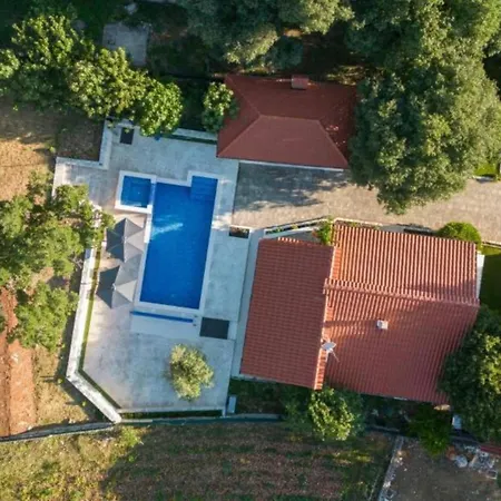 Idyllic Escape Maretici With Pool And Private Garden Villa